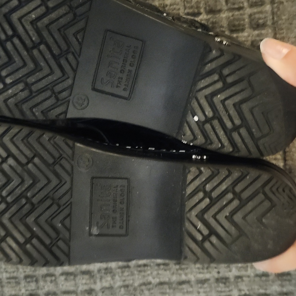 Koi clogs. - Picture 3 of 3
